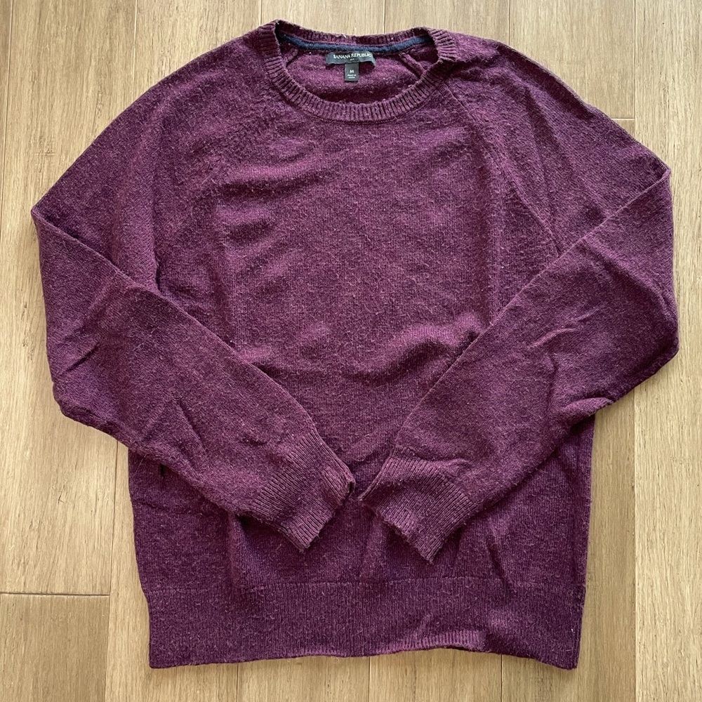 🍁 Banana Republic men’s oxblood sweater, size M